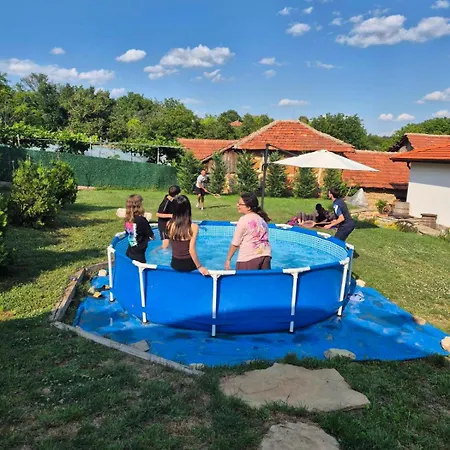 Πανσιόν Wildwood Adventure Village *